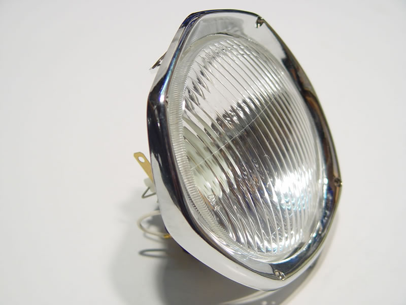 Front light complete for Lambretta III 125-150 , TV 175 , 150-200 SX complete with chrome ring