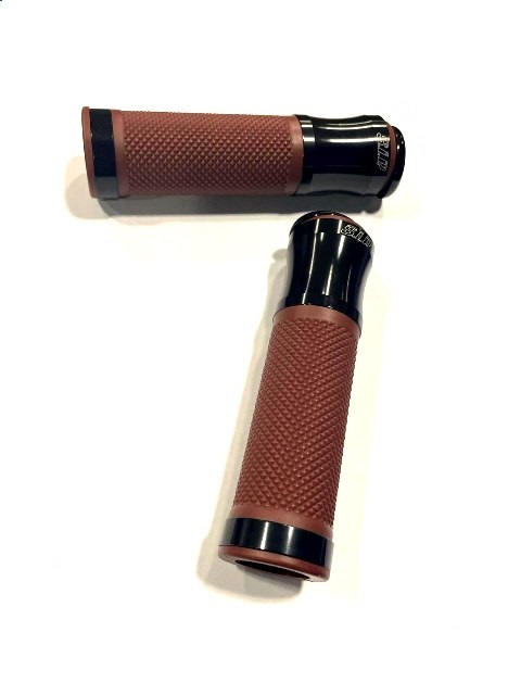 Aluminium brown grips SIP Ø 24mm and 125mm length for Vespa Pe, Px. CNC machined handle-bar ends are included.